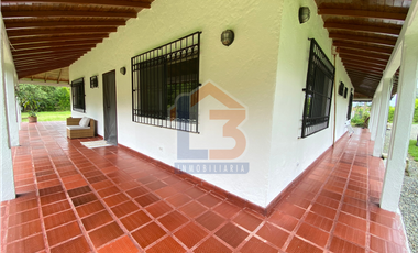 SE ARRIENDA CASA CAMPESTRE EN VEREDA LA ALBANIA VA BARCELONA