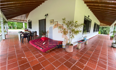 SE ARRIENDA CASA CAMPESTRE EN VEREDA LA ALBANIA VA BARCELONA