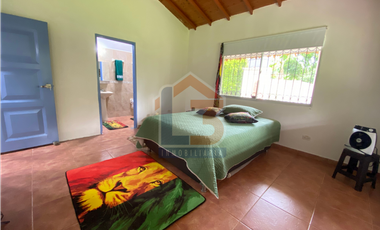 SE ARRIENDA CASA CAMPESTRE EN VEREDA LA ALBANIA VA BARCELONA