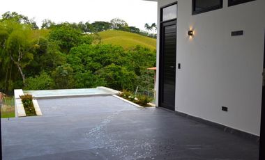 VENTA MODERNA CASA EN CERRITOS PEREIRA PARA ESTRENAR