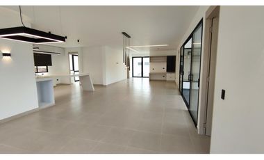 VENTA MODERNA CASA EN CERRITOS PEREIRA PARA ESTRENAR