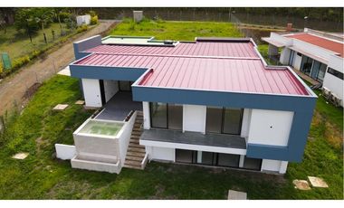 VENTA MODERNA CASA EN CERRITOS PEREIRA PARA ESTRENAR