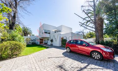 Casa en Arriendo de 6 dormitorios en Jardín Del Este