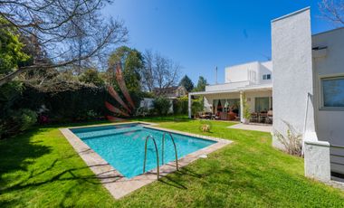 Casa en Arriendo de 6 dormitorios en Jardín Del Este