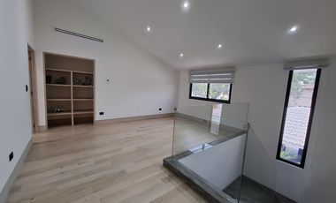 CASA EN VENTA SAN PEDRO GARZA GARCIA REMODELADA