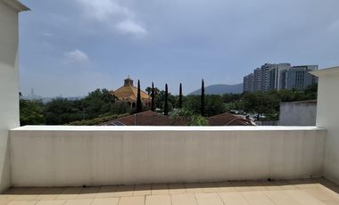 CASA EN VENTA SAN PEDRO GARZA GARCIA REMODELADA