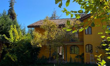 Espectacular casa en parcela con 3 construcciones