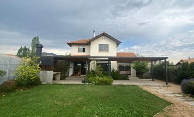 Linda casa en El Polo Machali