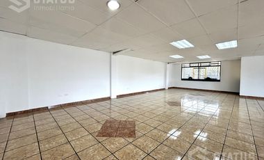 Renta de local comercial - cerca del Aki de Conocoto.