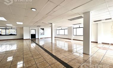 Renta de local comercial - cerca del Aki de Conocoto.