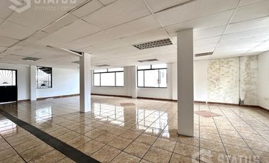 Renta de local comercial - cerca del Aki de Conocoto.