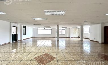 Renta de local comercial - cerca del Aki de Conocoto.