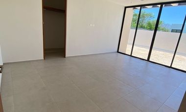 CASA VENTA MERIDA UNA PLANTA CON ALBERCA EN PRIVADA CON AMENIDADES ZONA COUNTRY