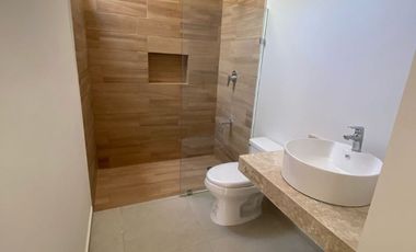 CASA VENTA MERIDA UNA PLANTA CON ALBERCA EN PRIVADA CON AMENIDADES ZONA COUNTRY