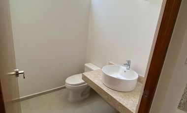 CASA VENTA MERIDA UNA PLANTA CON ALBERCA EN PRIVADA CON AMENIDADES ZONA COUNTRY