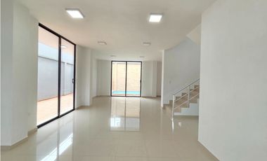 VENTA CASA NUEVA CON PISCINA EN PLAZA ASTURIAS SANTO DOMINGO