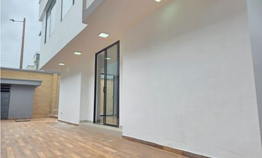 VENTA CASA NUEVA CON PISCINA EN PLAZA ASTURIAS SANTO DOMINGO