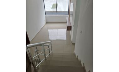 VENTA CASA NUEVA CON PISCINA EN PLAZA ASTURIAS SANTO DOMINGO