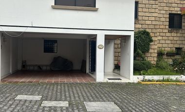 Casa en venta en condominio en Lomas Estrella, CDMX.