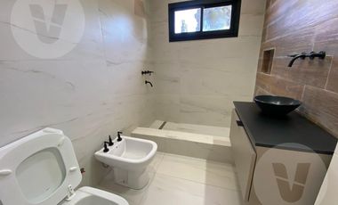 Dúplex en alquiler - Canning, A. de Toledo al 4600