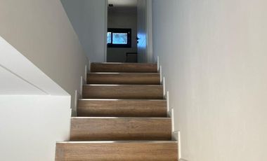 Dúplex en alquiler - Canning, A. de Toledo al 4600
