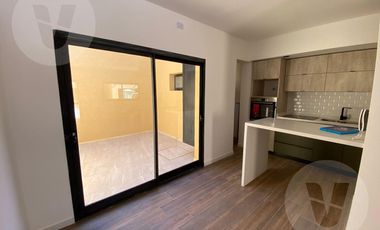 Dúplex en alquiler - Canning, A. de Toledo al 4600