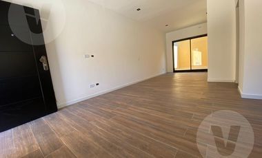 Dúplex en alquiler - Canning, A. de Toledo al 4600
