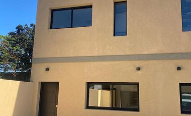 Dúplex en alquiler - Canning, A. de Toledo al 4600