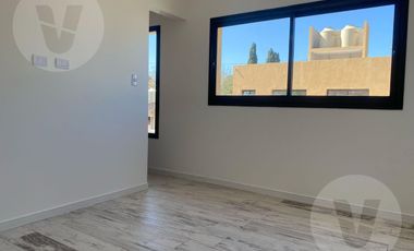 Dúplex en alquiler - Canning, A. de Toledo al 4600