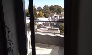 Alquiler Dpto 2 dormitorios con balcón - Av Patria 10000