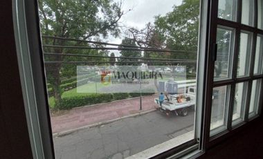 ALQUILER DPTO TIPO CASA EN DOS PLANTAS-4AMB- CON TERRAZA-2BAÑOS-BOULOGNE