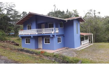 CERRO AZUL / 2 NIVELES / 4 HABITACION / 1600M / CAPESTRE