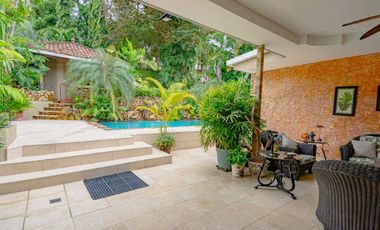 VENTA CASA CON PISCINA ESPECTACULAR LA LOMA HATO PINTADO NRR