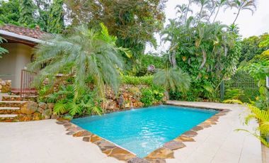 VENTA CASA CON PISCINA ESPECTACULAR LA LOMA HATO PINTADO NRR