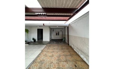 Venta de Casa enUrb. Nuevo Reparto, Parque Lefevre