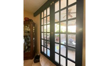 ALQUILER DE CASA EN DAVID AMOBLADA Y COMPLETAMENTE CERCADA