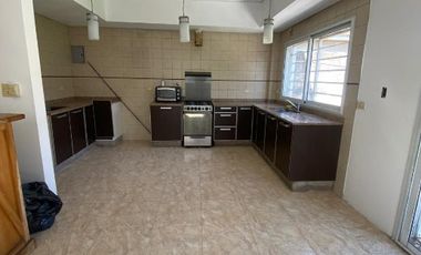 Casa en alquiler en Temperley Este