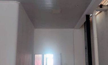 Departamento dos dormitorios, con ingreso independiente y patio con parrilla.