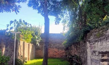 Departamento dos dormitorios, con ingreso independiente y patio con parrilla.