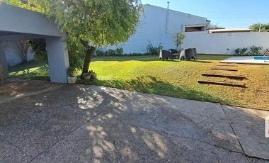 Alquiler de Casa  c/ cochera y pisicina  en Villa Allende Golf
