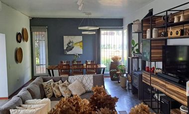 Alquiler de Casa  c/ cochera y pisicina  en Villa Allende Golf