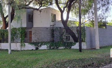 Alquiler de Casa  c/ cochera y pisicina  en Villa Allende Golf