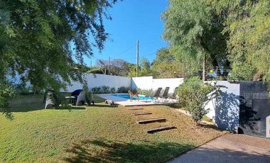 Alquiler de Casa  c/ cochera y pisicina  en Villa Allende Golf