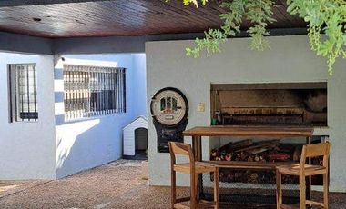 Alquiler de Casa  c/ cochera y pisicina  en Villa Allende Golf
