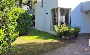 Alquiler de Casa  c/ cochera y pisicina  en Villa Allende Golf