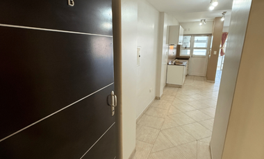 Departamento en alquiler c/ cochera. Av. Sarmiento 566