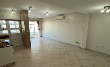 Departamento en alquiler c/ cochera. Av. Sarmiento 566