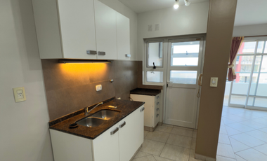 Departamento en alquiler c/ cochera. Av. Sarmiento 566