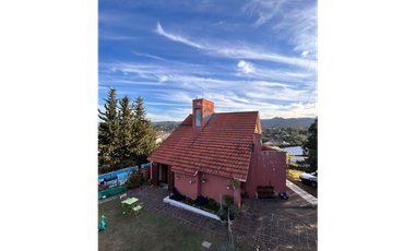 VENTA – CASA CON PILETA Y QUINCHO- EXCELENTE VISTA- ASCOCHINGA