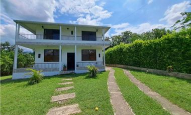 En Venta Casa Campestre Lote 647 m2 San Joaquin, Conjunto Cerrado